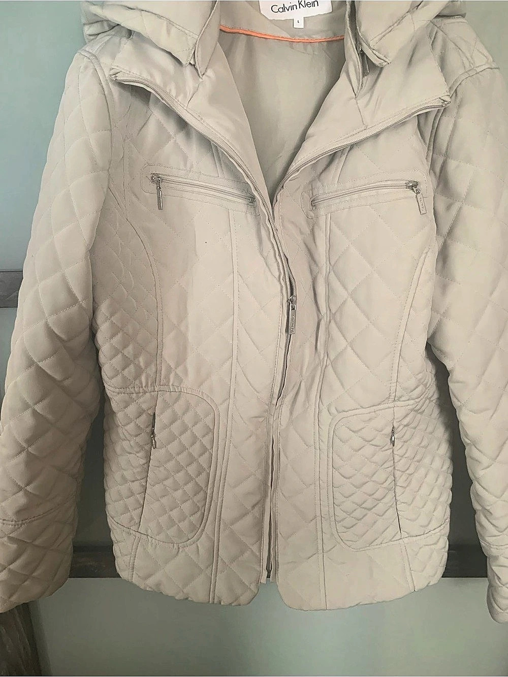 Calvin Klein Quilted Hooded Jacket in light cream/beige color Size Large